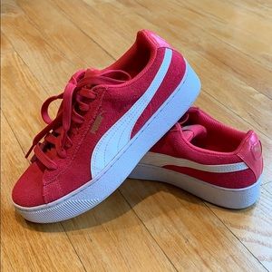 EUC ✨Puma Suede Platform Sneakers